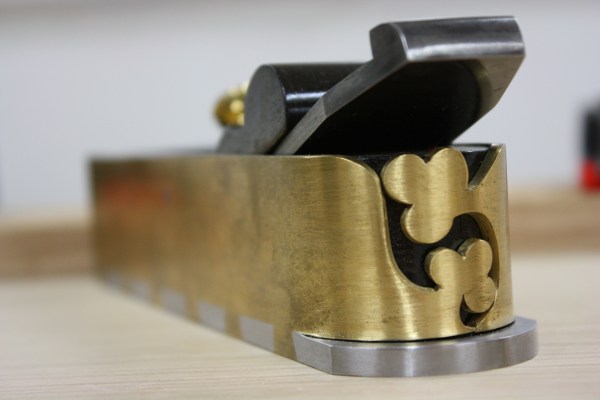 The clover leaf cut-outs...