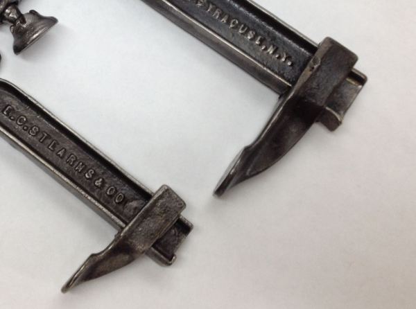 Detail of the sliding jaws...